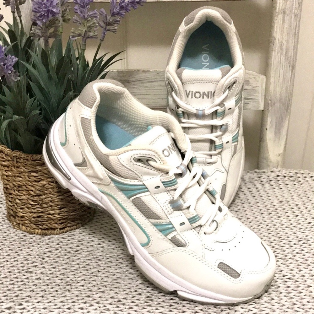 Vionic Leather Walker Sneaker 7M